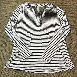 Allison Joy Women’s Striped Long Sleeve V-Neck Top